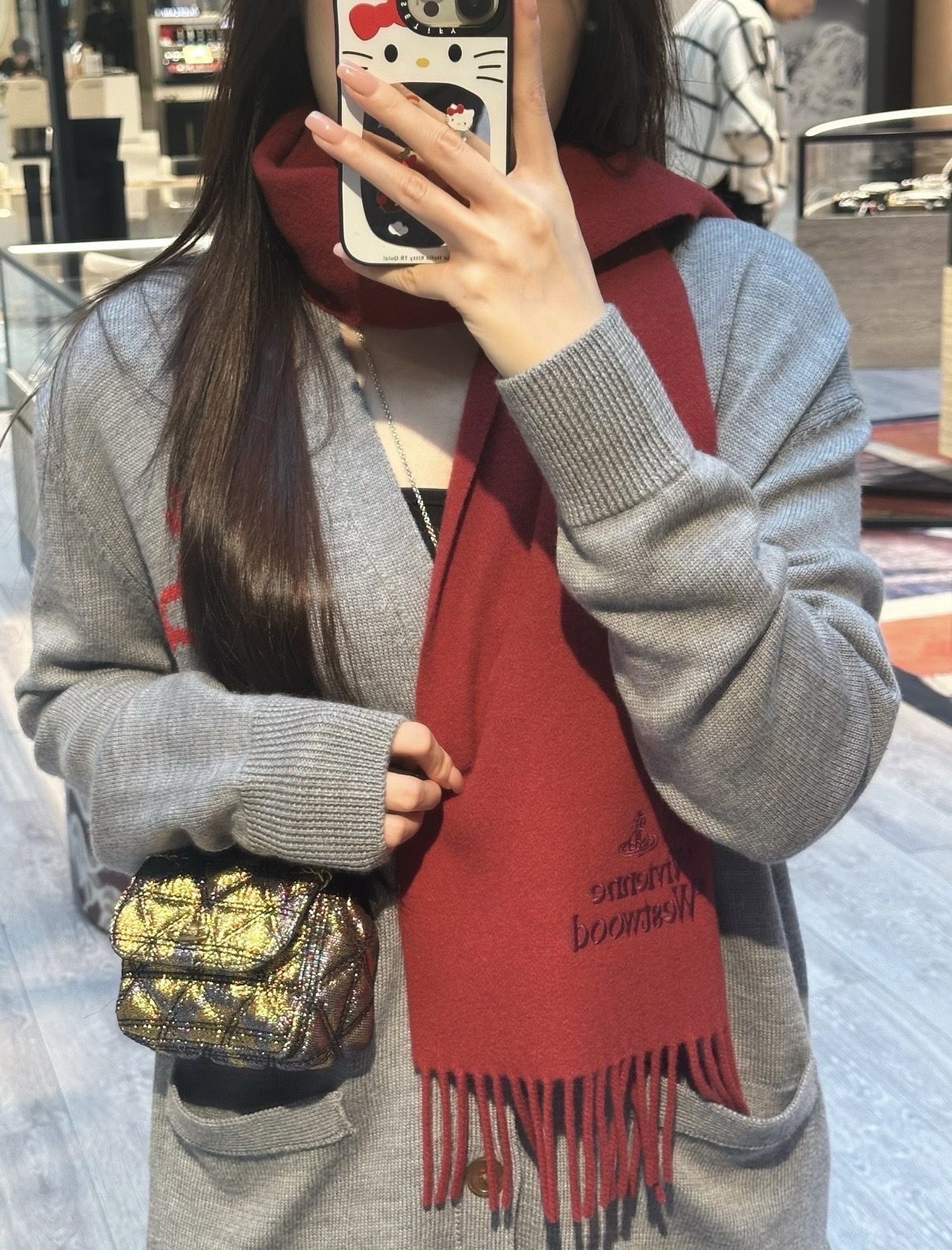。小红书爆款“Vivienne Westwood”薇薇安西太后羊绒羊毛围巾❗ 西太后 英国时装设计师，时
