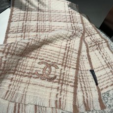 P新款 搭配利器🆕🆕 香奈儿系列货 专供viP产品 ♥顶级苏格兰进口绵羊毛 纹路织法使围巾赋有弹 P新款 搭配利器🆕🆕 香奈儿系列货 专供viP产品 ♥顶级苏格兰进口绵羊毛 纹路织法使围巾赋有弹