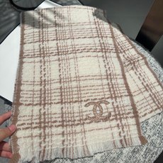 P新款 搭配利器🆕🆕 香奈儿系列货 专供viP产品 ♥顶级苏格兰进口绵羊毛 纹路织法使围巾赋有弹 P新款 搭配利器🆕🆕 香奈儿系列货 专供viP产品 ♥顶级苏格兰进口绵羊毛 纹路织法使围巾赋有弹