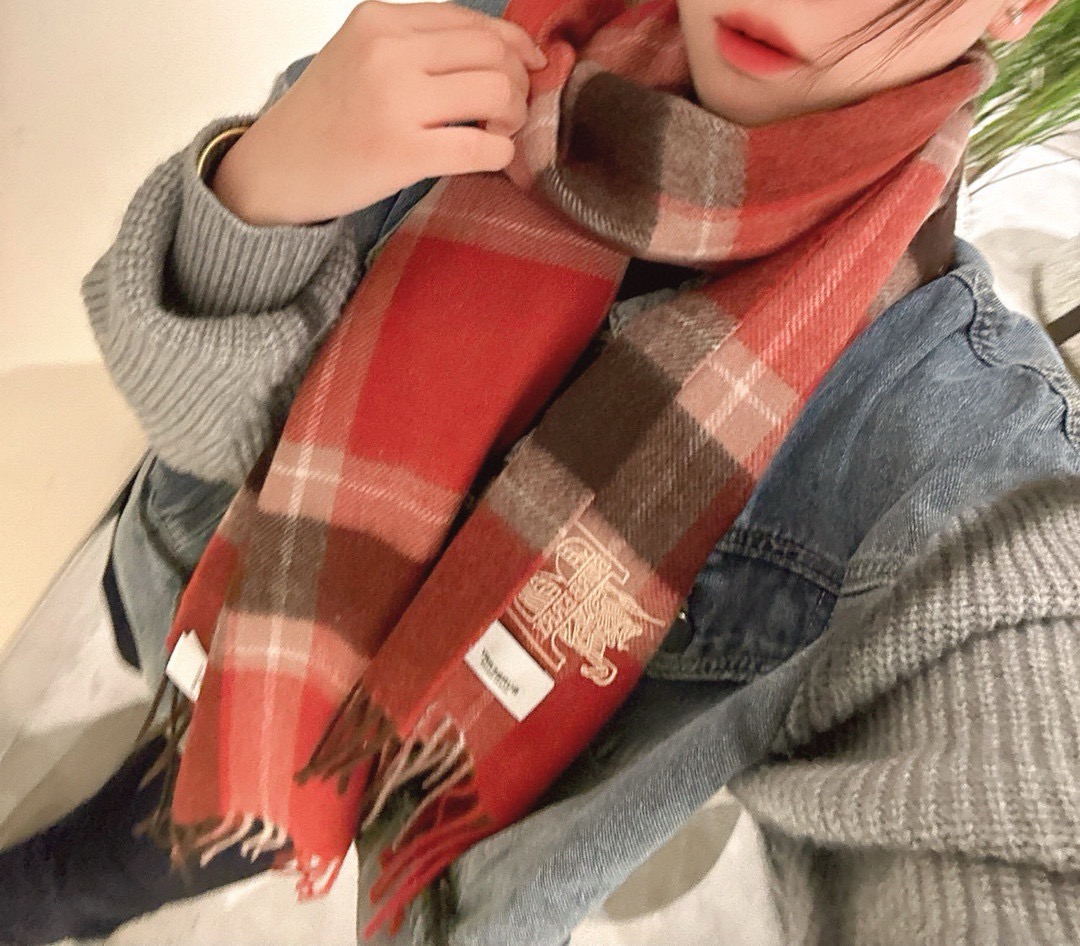 。巴宝莉【男女围巾】怒赞自留，难得的高端男款！家属福利！巴宝莉非常正的男士围巾~面料大爱，非常柔软细腻舒