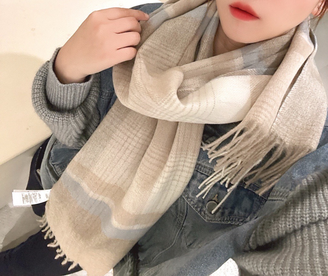 。巴宝莉【男女围巾】怒赞自留，难得的高端男款！家属福利！巴宝莉非常正的男士围巾~面料大爱，非常柔软细腻舒