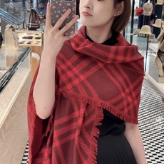 🆕 🆕 P𝐁𝐔𝐑𝐁𝐄𝐑𝐑𝐘 • 𝟐𝟓ꫛꫀꪝ《骑士格纹长巾》 张婧仪同款,原单品质! Size:200x65cm 70% 🆕 🆕 P𝐁𝐔𝐑𝐁𝐄𝐑𝐑𝐘 • 𝟐𝟓ꫛꫀꪝ《骑士格纹长巾》 张婧仪同款,原单品质! Size:200x65cm 70%