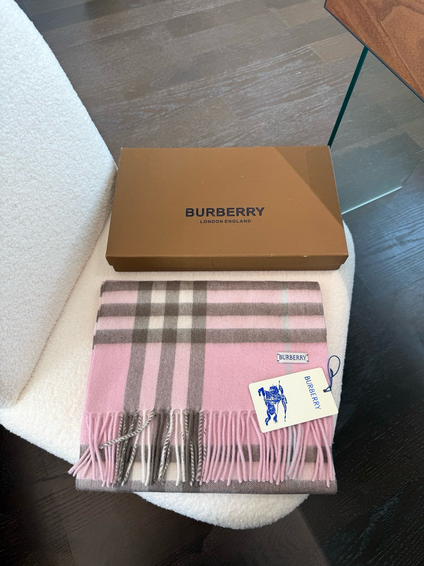 最新版专柜 （对版新标蓝线）王牌口碑burberry经典羊绒格子围巾‼️专柜最新品相，目前专柜都换上了新标👍经典中的经典
