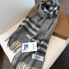 最新版专柜 (对版新标蓝线)王牌口碑burberry经典羊绒格子围巾‼️专柜最新品相,目前专柜都换上了新标👍经典中的经典 最新版专柜 (对版新标蓝线)王牌口碑burberry经典羊绒格子围巾‼️专柜最新品相,目前专柜都换上了新标👍经典中的经典