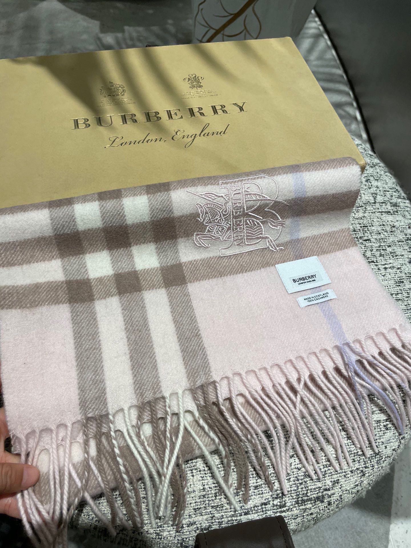 P【Burberry中格】‼️ 卖了一百年的款式‼️ 就不赘述它有多么的被全世界的人喜欢  💕几乎所有卖