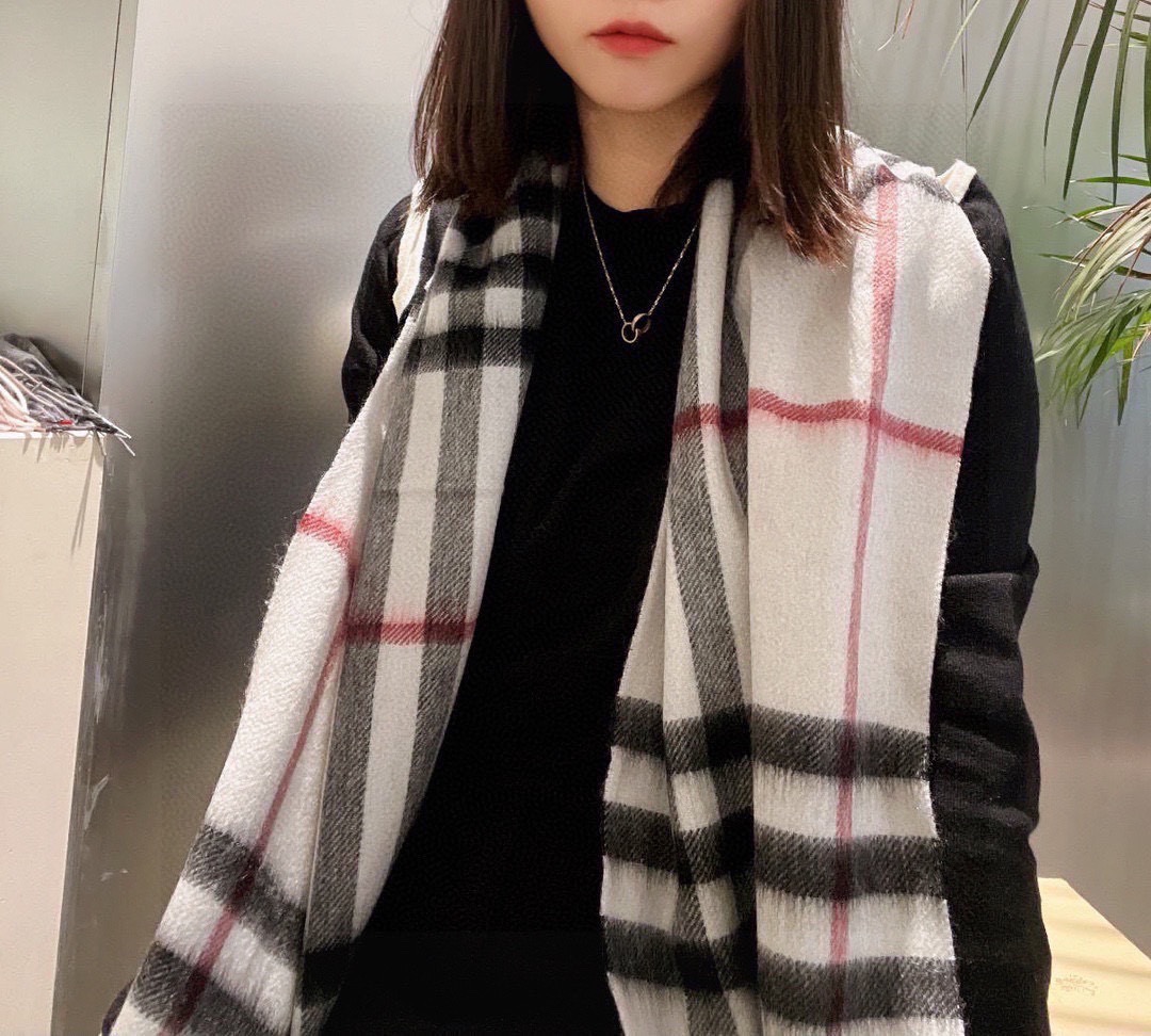 P【Burberry中格】‼️ 卖了一百年的款式‼️ 就不赘述它有多么的被全世界的人喜欢  💕几乎所有卖