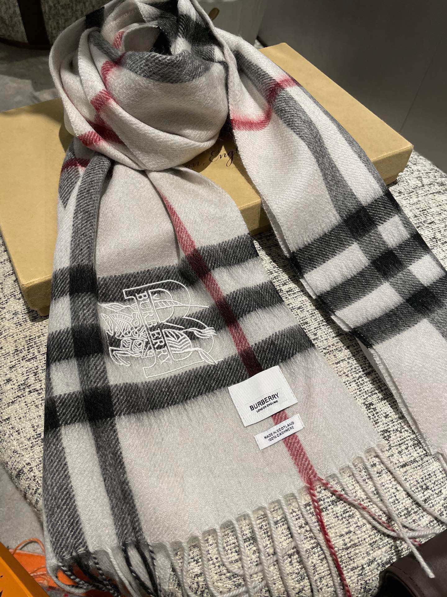 P【Burberry中格】‼️ 卖了一百年的款式‼️ 就不赘述它有多么的被全世界的人喜欢  💕几乎所有卖