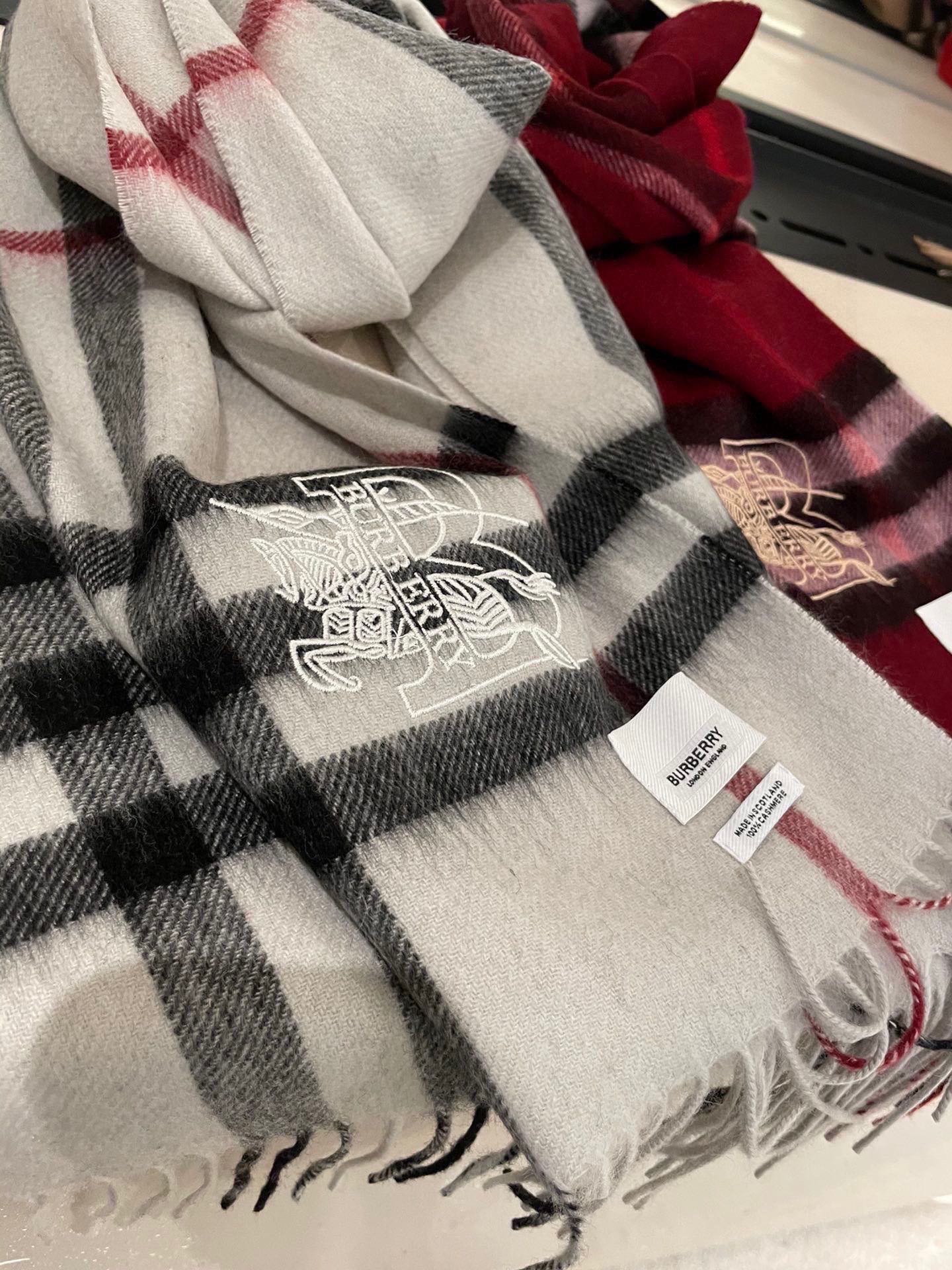 P【Burberry中格】‼️ 卖了一百年的款式‼️ 就不赘述它有多么的被全世界的人喜欢  💕几乎所有卖