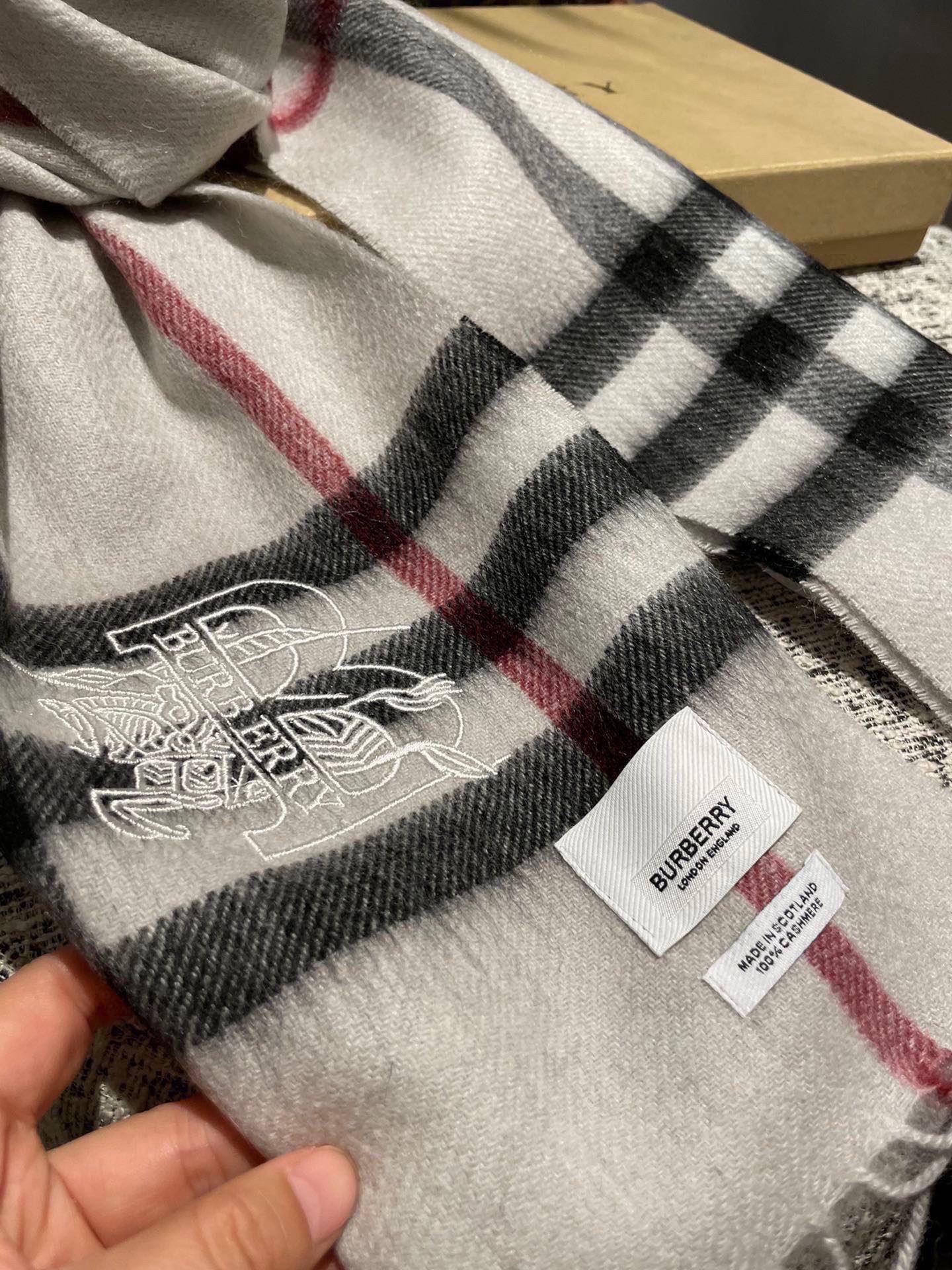 P【Burberry中格】‼️ 卖了一百年的款式‼️ 就不赘述它有多么的被全世界的人喜欢  💕几乎所有卖