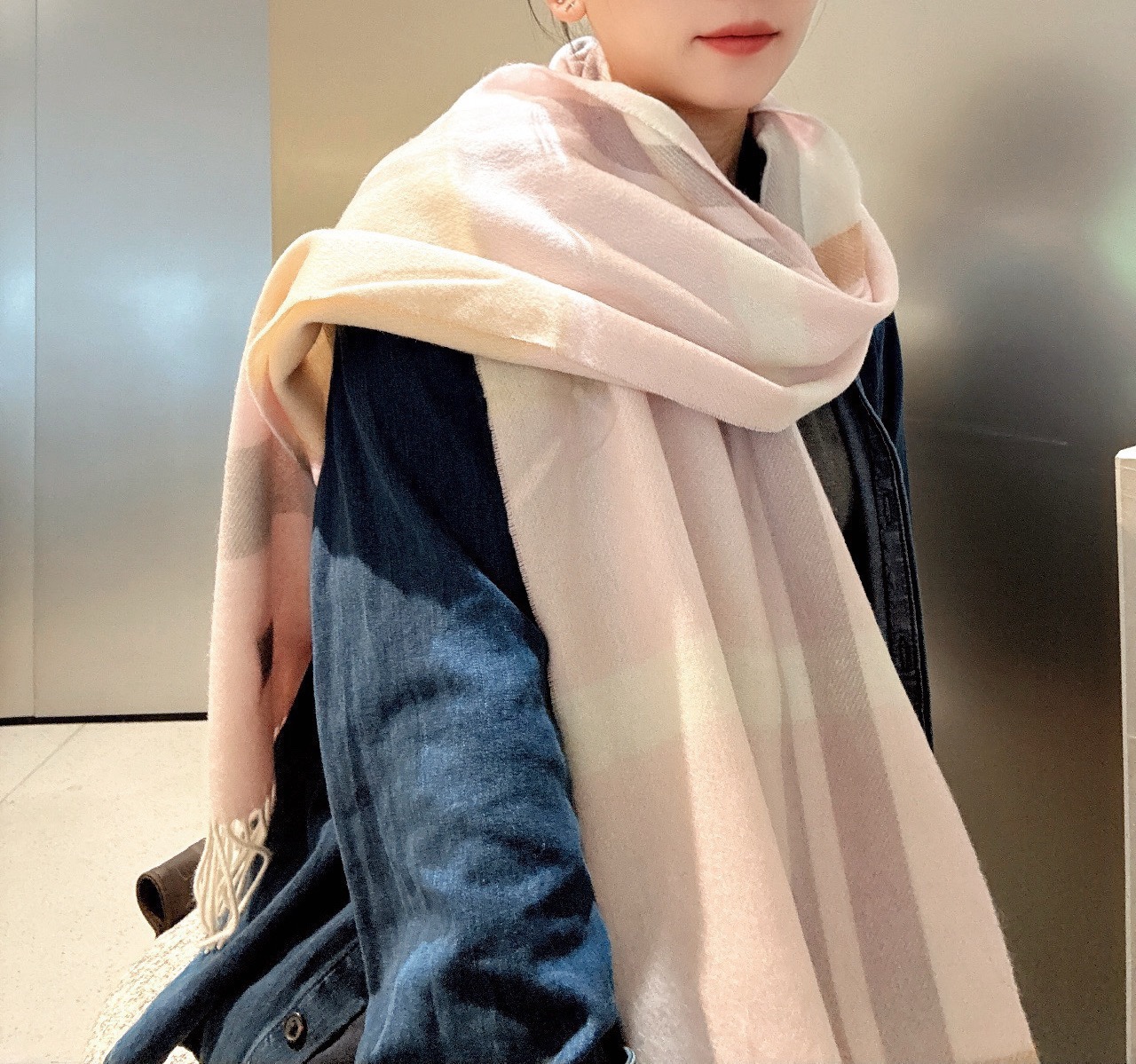 P巴宝莉【男女围巾】怒赞自留，难得的高端男款！家属福利！巴宝莉非常正的男士围巾~面料大爱，非常柔软细腻舒服，轻度水波纹！