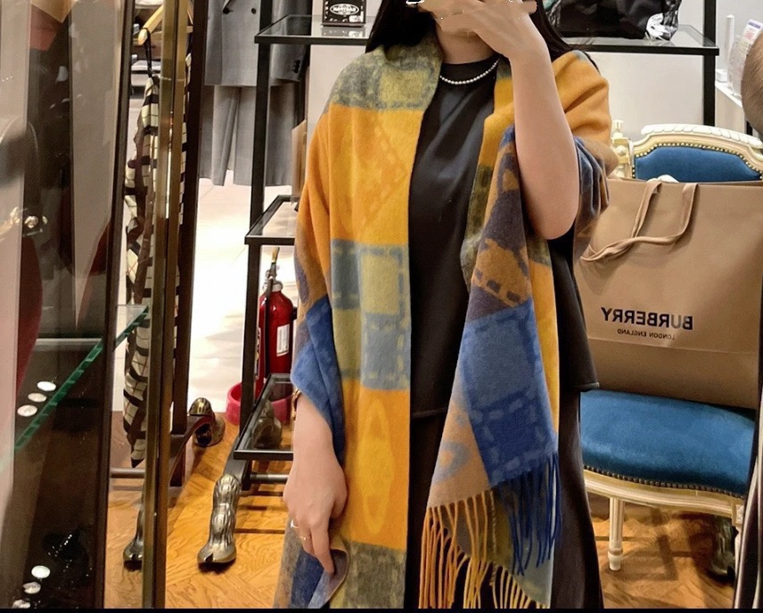 。𝐕𝐢𝐯𝐢𝐞𝐧𝐧𝐞 𝐖𝐞𝐬𝐭𝐰𝐨𝐨𝐝🪐✨经典大土星围巾 vivienne westwood西太后土星 英