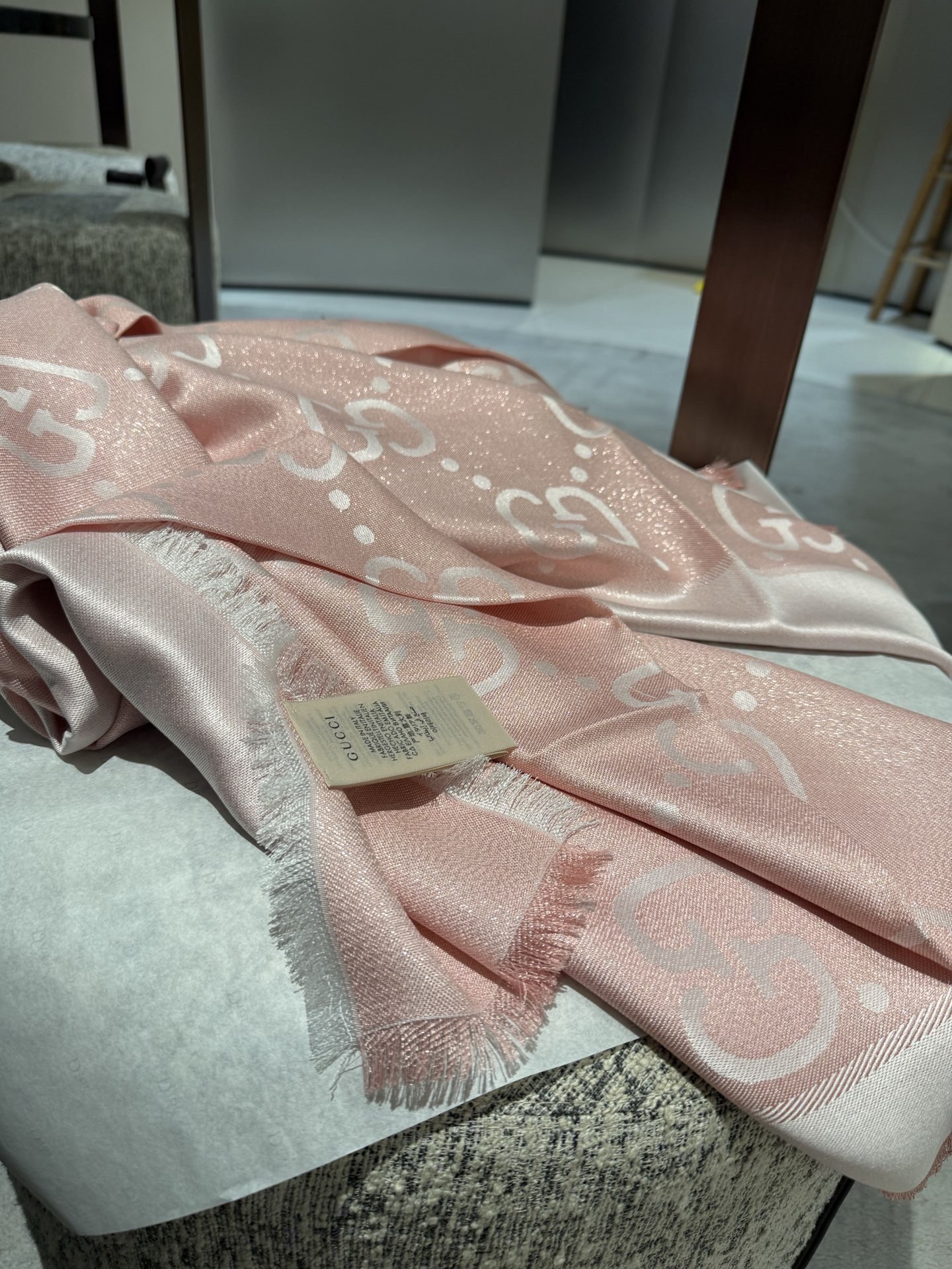 。【GG金线提花披肩140】方巾，璀璨至极，女神必备的，实物真的美得太闪耀了，品质极好‼️款式经典，大方