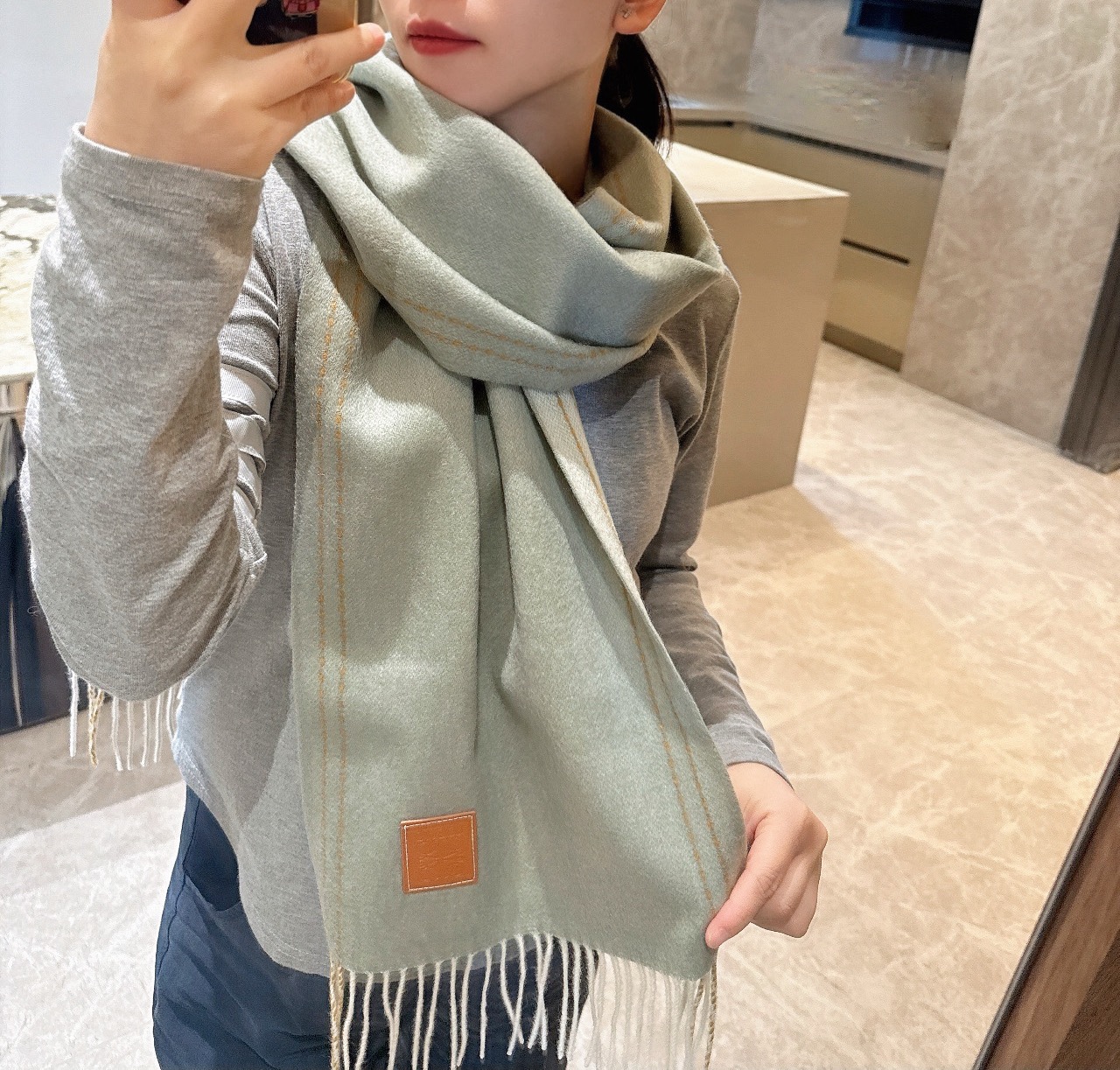 P罗意威♥️怒赞自留,难得的高端男款!家属福利!巴宝莉非常正的男士围巾~面料大爱,非常柔软细腻舒服,轻度水波纹!大气简约 P罗意威♥️怒赞自留,难得的高端男款!家属福利!巴宝莉非常正的男士围巾~面料大爱,非常柔软细腻舒服,轻度水波纹!大气简约