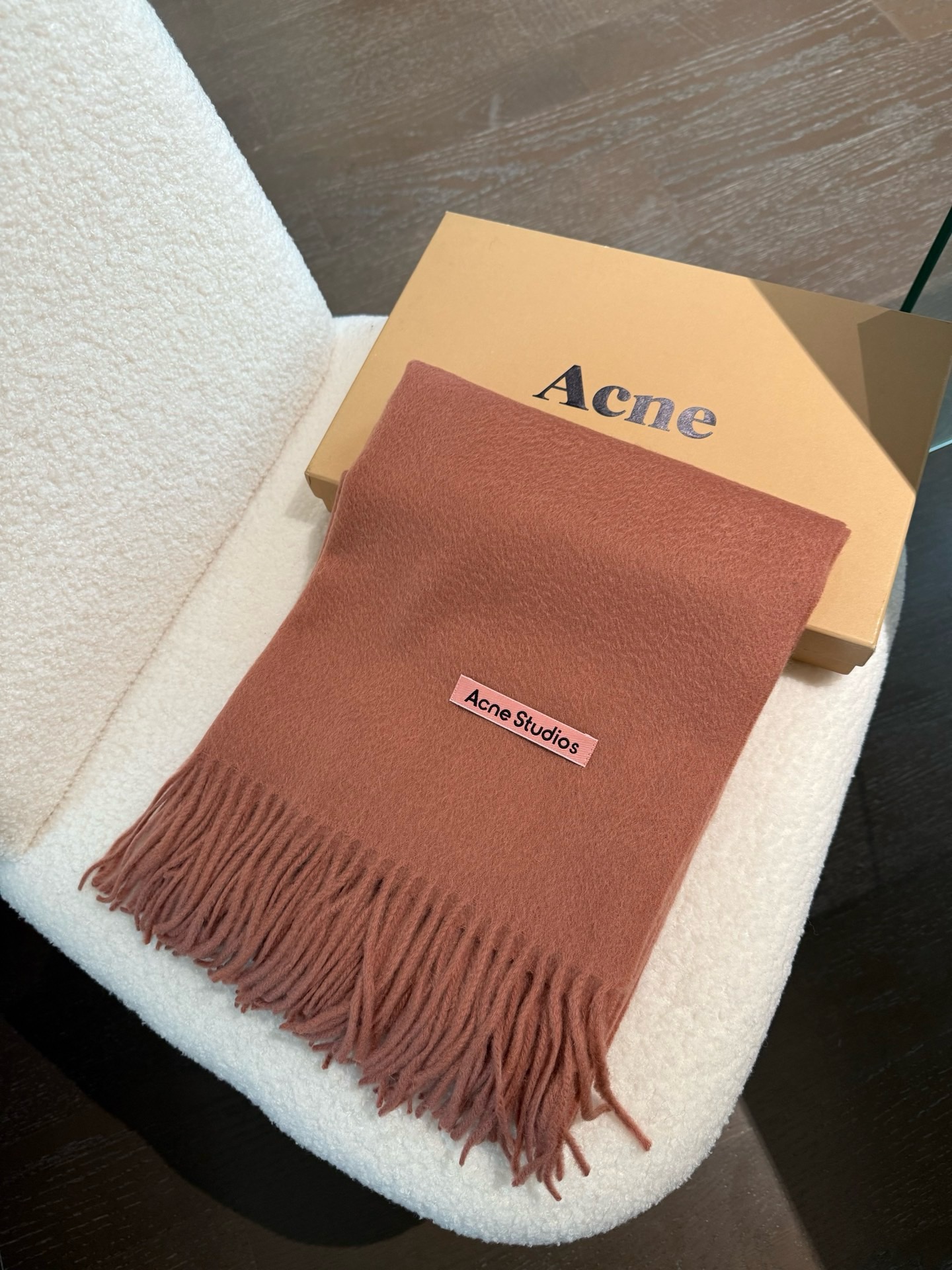 P❗️披肩款🌟我只能说不是所有的纯色围巾都叫Acne‼️瑞典Acne Studios APolo幼羊羔毛重磅纯色披肩/围