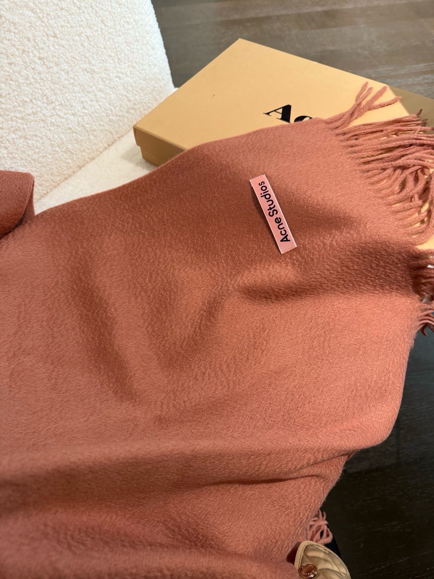 P❗️披肩款🌟我只能说不是所有的纯色围巾都叫Acne‼️瑞典Acne Studios APolo幼羊羔毛重磅纯色披肩/围