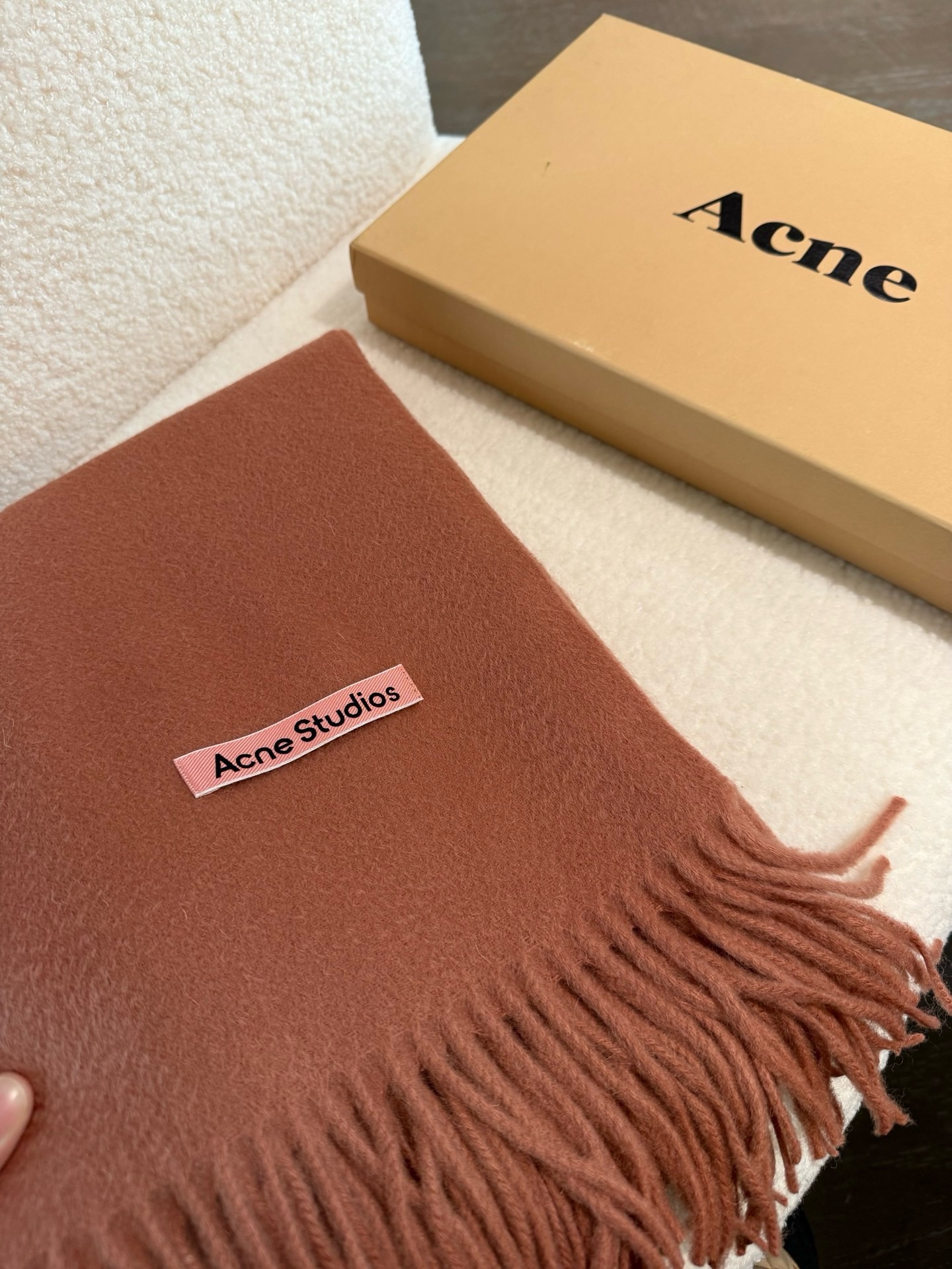 P❗️披肩款🌟我只能说不是所有的纯色围巾都叫Acne‼️瑞典Acne Studios APolo幼羊羔毛重磅纯色披肩/围