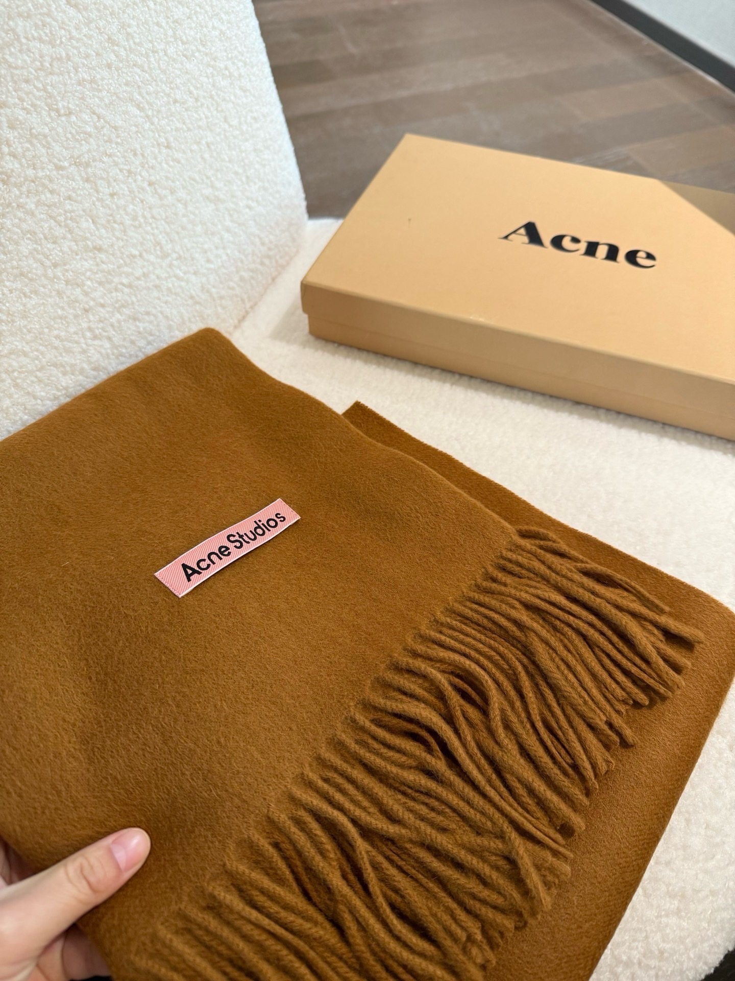 P❗️披肩款🌟我只能说不是所有的纯色围巾都叫Acne‼️瑞典Acne Studios APolo幼羊羔毛重磅纯色披肩/围