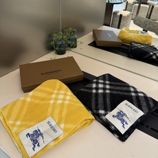 🆕 🆕 P网红最新款Burberry家专属标识连帽小披肩,围巾披肩两用,绝对市面最牛的货,真材实料的东西,这款既可以当连 🆕 🆕 P网红最新款Burberry家专属标识连帽小披肩,围巾披肩两用,绝对市面最牛的货,真材实料的东西,这款既可以当连