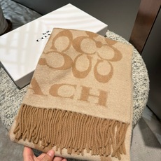 🆕 🆕 P蔻驰 。年新款到!Coach爆款!三色披肩也太好看了吧!不仅有颜值还有品质,97%羊毛+3%羊绒,手感超级软糯 🆕 🆕 P蔻驰 。年新款到!Coach爆款!三色披肩也太好看了吧!不仅有颜值还有品质,97%羊毛+3%羊绒,手感超级软糯