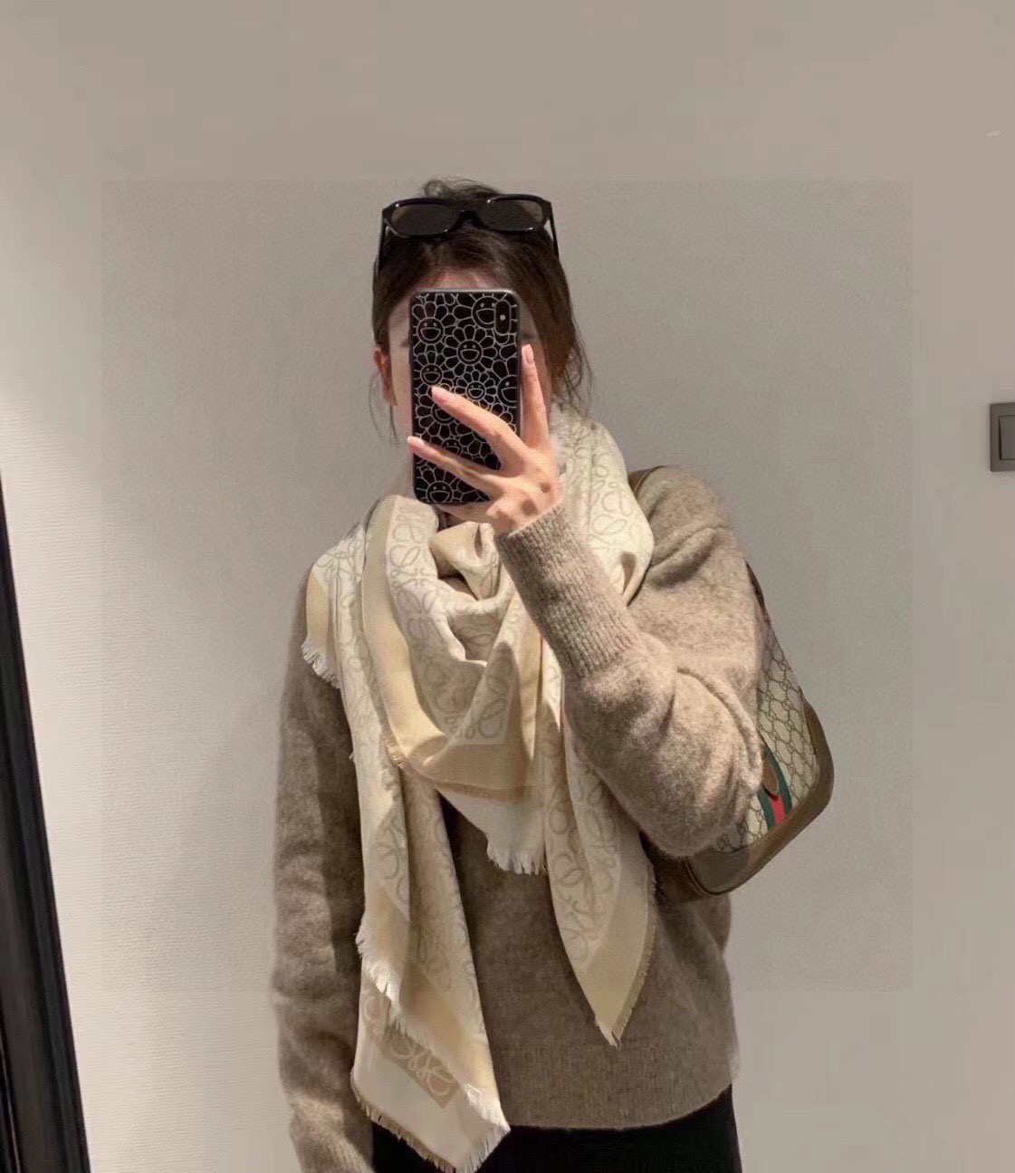 PLoewe · 罗意威作为西班牙🇪🇸的顶尖奢侈品牌，散发独特的西班牙贵族气息，低调有内涵‼️  本款为巴塞罗那橱窗定制