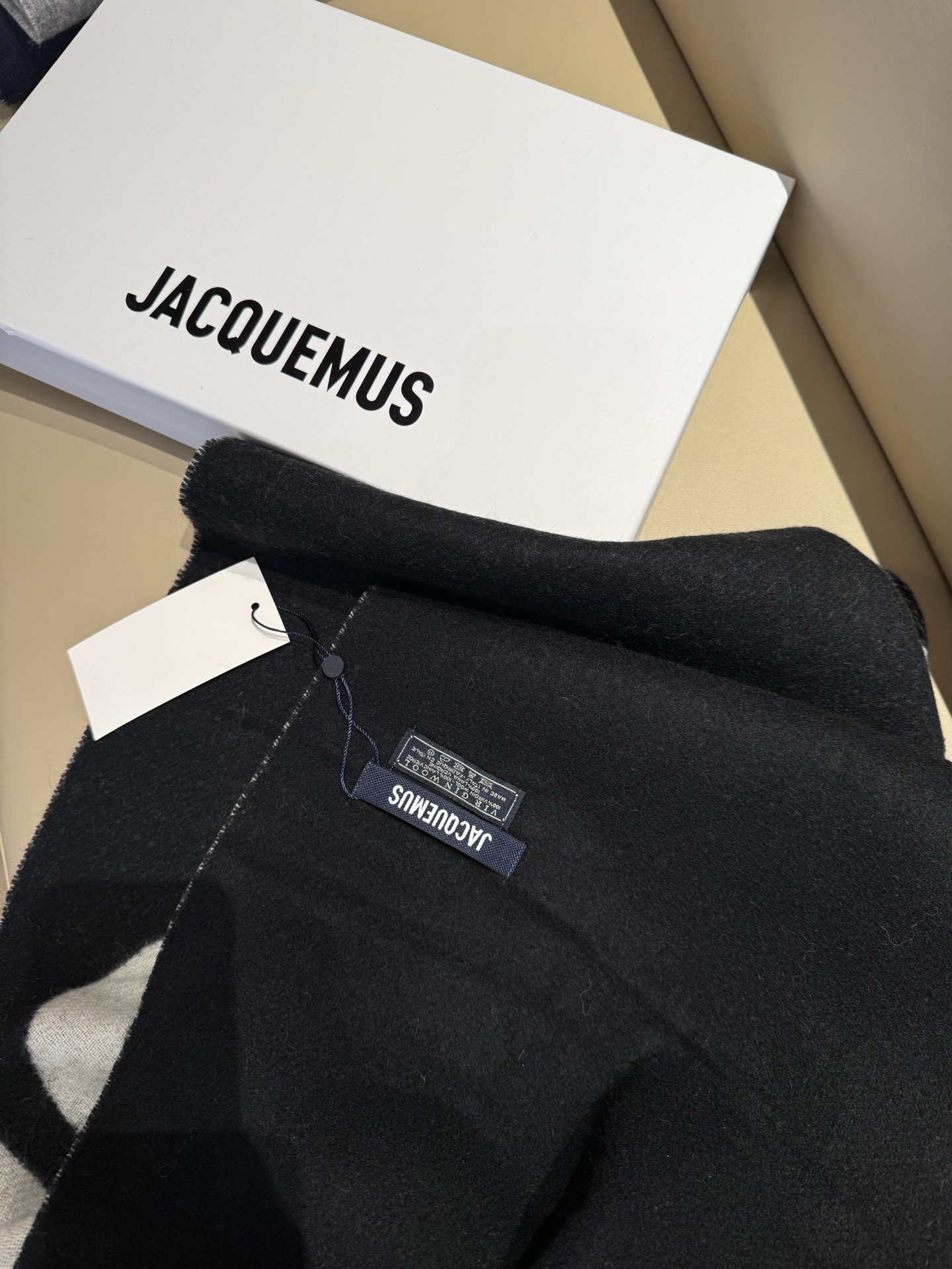 PJacquemus 双面围巾❗今年真的被疯狂种草 今年冬天就非宠这条 好看的要疯掉了，太有型太有魅力了