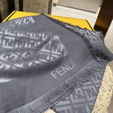 P𝐅𝐞𝐧𝐝𝐢 26新款《FF金银丝提花披肩》Size:140x140cm 材质45%羊毛,45%桑蚕丝, P𝐅𝐞𝐧𝐝𝐢 26新款《FF金银丝提花披肩》Size:140x140cm 材质45%羊毛,45%桑蚕丝,