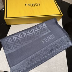 P𝐅𝐞𝐧𝐝𝐢 26新款《FF金银丝提花披肩》Size:140x140cm 材质45%羊毛,45%桑蚕丝, P𝐅𝐞𝐧𝐝𝐢 26新款《FF金银丝提花披肩》Size:140x140cm 材质45%羊毛,45%桑蚕丝,
