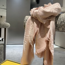 P𝐅𝐞𝐧𝐝𝐢 26新款《FF金银丝提花披肩》Size:140x140cm 材质45%羊毛,45%桑蚕丝, P𝐅𝐞𝐧𝐝𝐢 26新款《FF金银丝提花披肩》Size:140x140cm 材质45%羊毛,45%桑蚕丝,