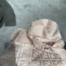 P𝐅𝐞𝐧𝐝𝐢 26新款《FF金银丝提花披肩》Size:140x140cm 材质45%羊毛,45%桑蚕丝, P𝐅𝐞𝐧𝐝𝐢 26新款《FF金银丝提花披肩》Size:140x140cm 材质45%羊毛,45%桑蚕丝,
