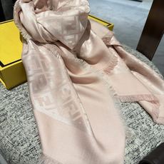 P𝐅𝐞𝐧𝐝𝐢 26新款《FF金银丝提花披肩》Size:140x140cm 材质45%羊毛,45%桑蚕丝, P𝐅𝐞𝐧𝐝𝐢 26新款《FF金银丝提花披肩》Size:140x140cm 材质45%羊毛,45%桑蚕丝,