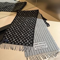 P【新款献礼】🎉 Louis Vuitton 渠道独家特供大驴专柜款限定系列羊绒围巾,一面条纹一面老花,经典百搭😎本年度 P【新款献礼】🎉 Louis Vuitton 渠道独家特供大驴专柜款限定系列羊绒围巾,一面条纹一面老花,经典百搭😎本年度