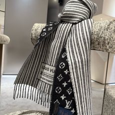 P【新款献礼】🎉 Louis Vuitton 渠道独家特供大驴专柜款限定系列羊绒围巾,一面条纹一面老花,经典百搭😎本年度 P【新款献礼】🎉 Louis Vuitton 渠道独家特供大驴专柜款限定系列羊绒围巾,一面条纹一面老花,经典百搭😎本年度