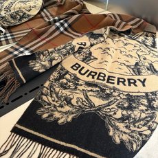 PBurberry 匠心巨作🔥· 经典大格双面提花羊绒围巾👍完全等于2条围巾‼️品牌首席创意总监Riccardo Tis PBurberry 匠心巨作🔥· 经典大格双面提花羊绒围巾👍完全等于2条围巾‼️品牌首席创意总监Riccardo Tis