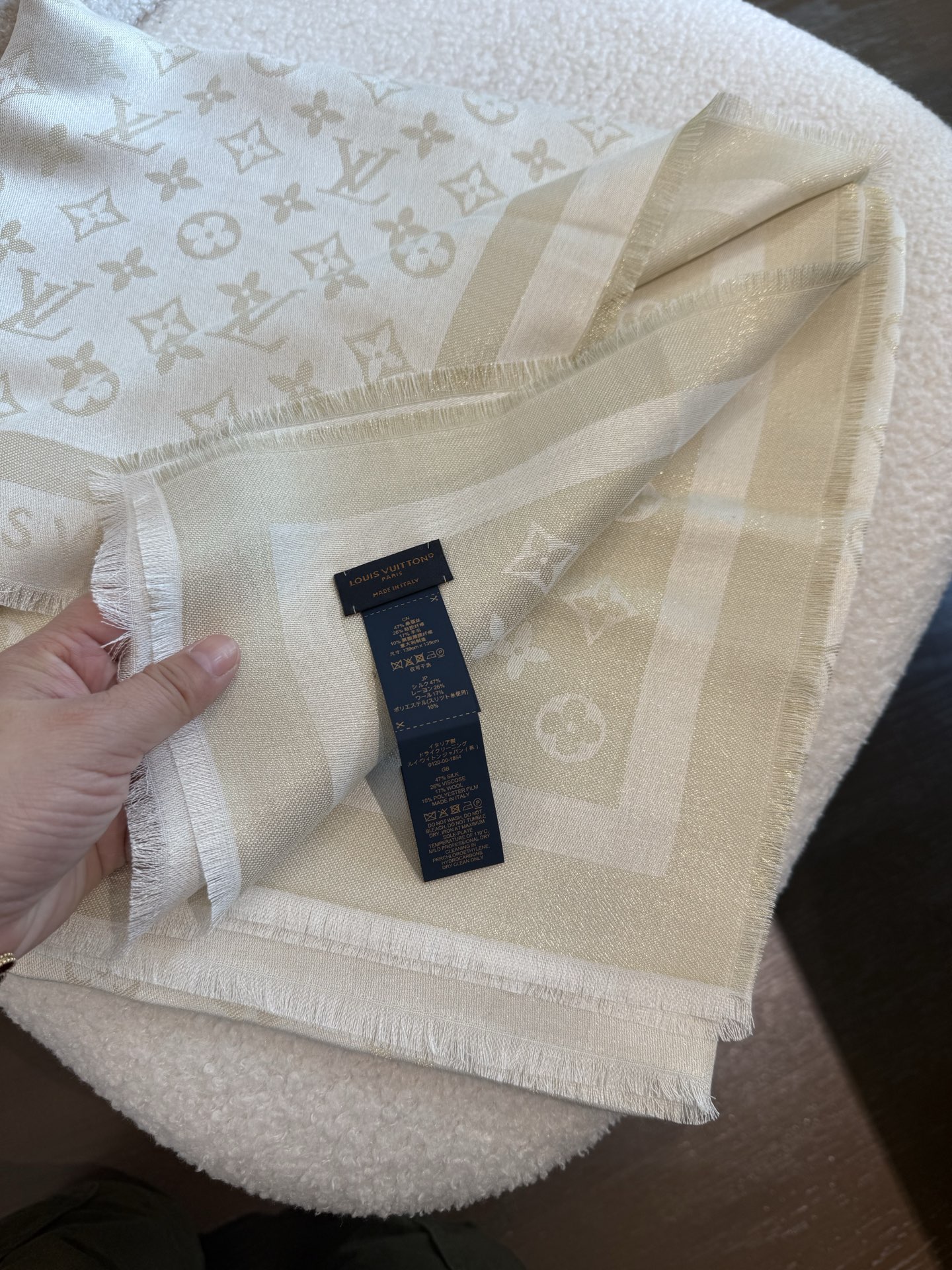P🥤皇室LV路易威登极品硬货❗️品质好到几宿都不能正常入眠[流泪]可以pk专柜的最极品的品质❗️披肩向昔
