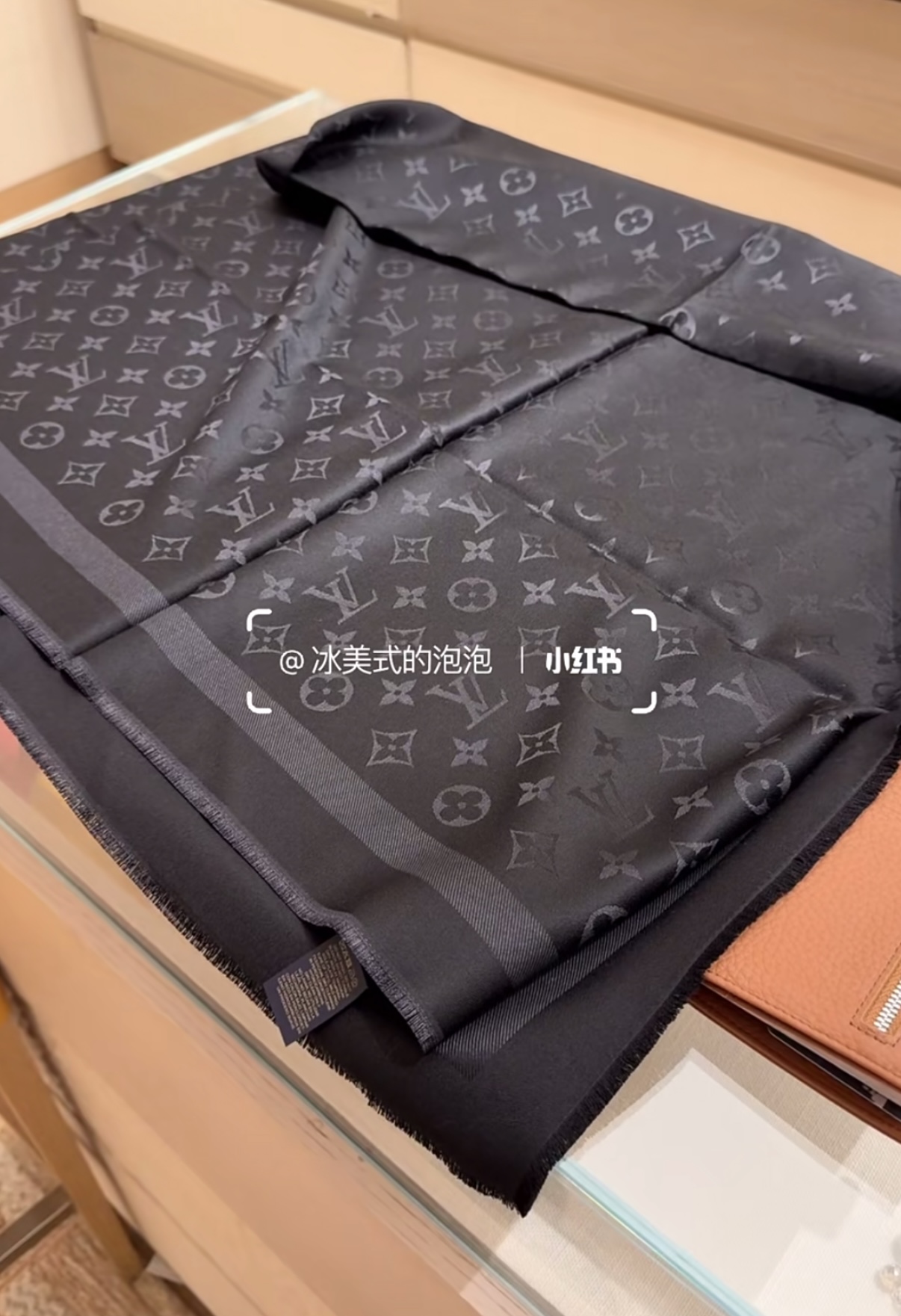 P🥤皇室LV路易威登极品硬货❗️品质好到几宿都不能正常入眠[流泪]可以pk专柜的最极品的品质❗️披肩向昔