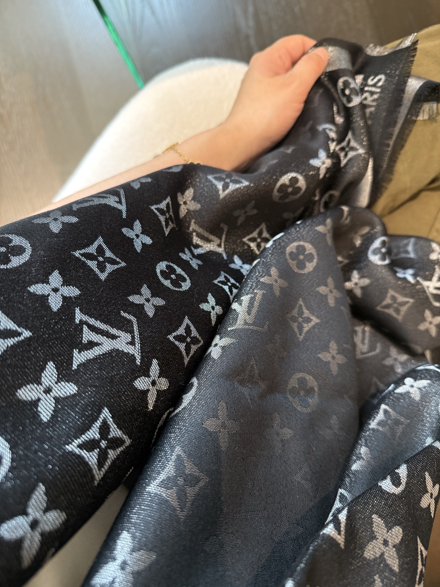 P🥤皇室LV路易威登极品硬货❗️品质好到几宿都不能正常入眠[流泪]可以pk专柜的最极品的品质❗️披肩向昔