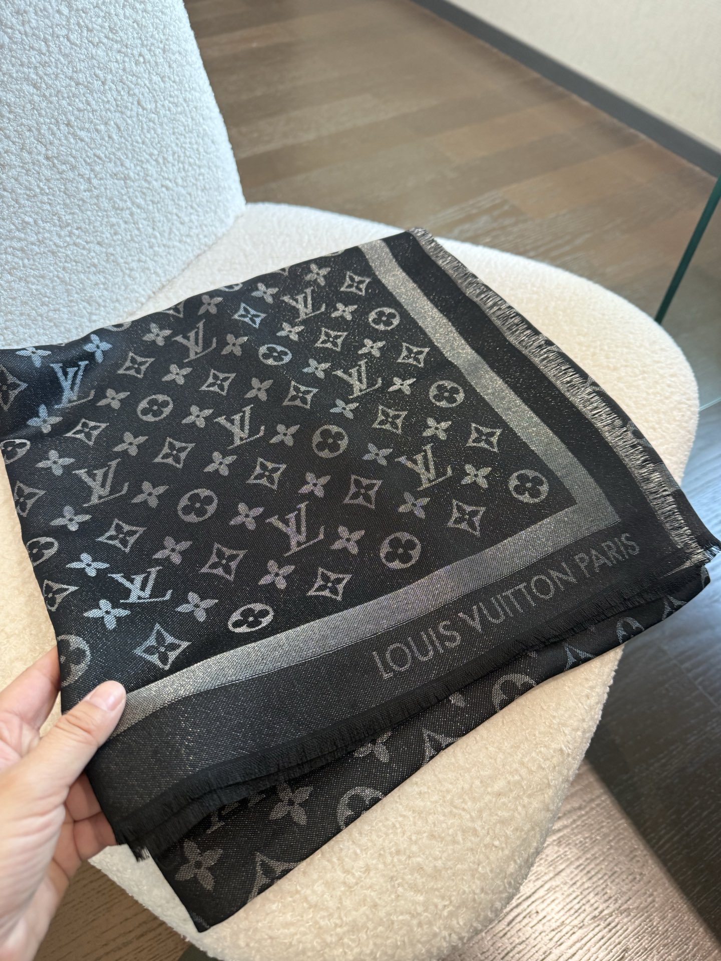 P🥤皇室LV路易威登极品硬货❗️品质好到几宿都不能正常入眠[流泪]可以pk专柜的最极品的品质❗️披肩向昔