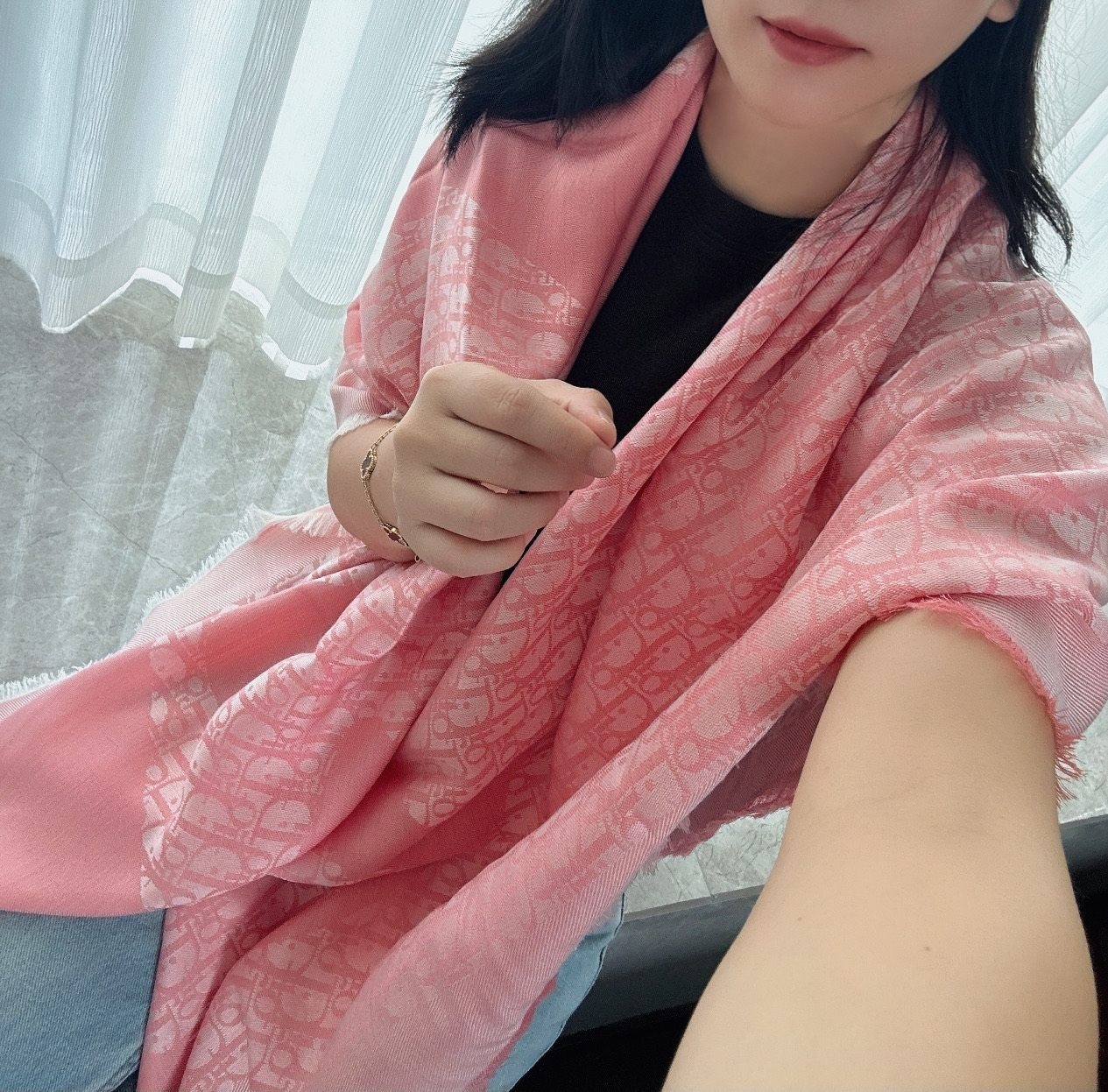 P【Dior质感好牛，超赞小披肩~！】手感巨NB，蓬松柔软，奢华有质感！！尺寸规格：120cm*120c
