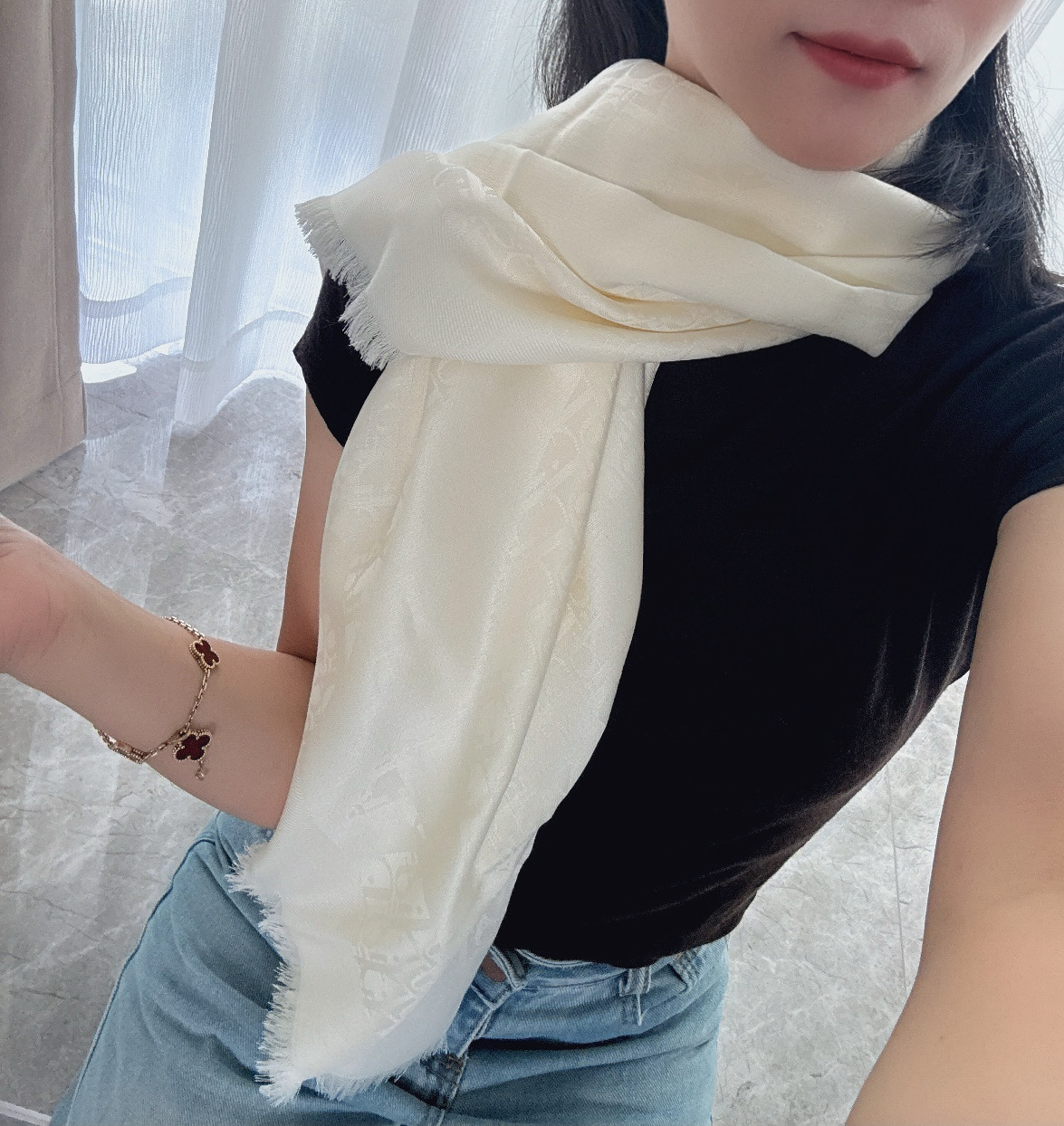 P【Dior质感好牛，超赞小披肩~！】手感巨NB，蓬松柔软，奢华有质感！！尺寸规格：120cm*120c