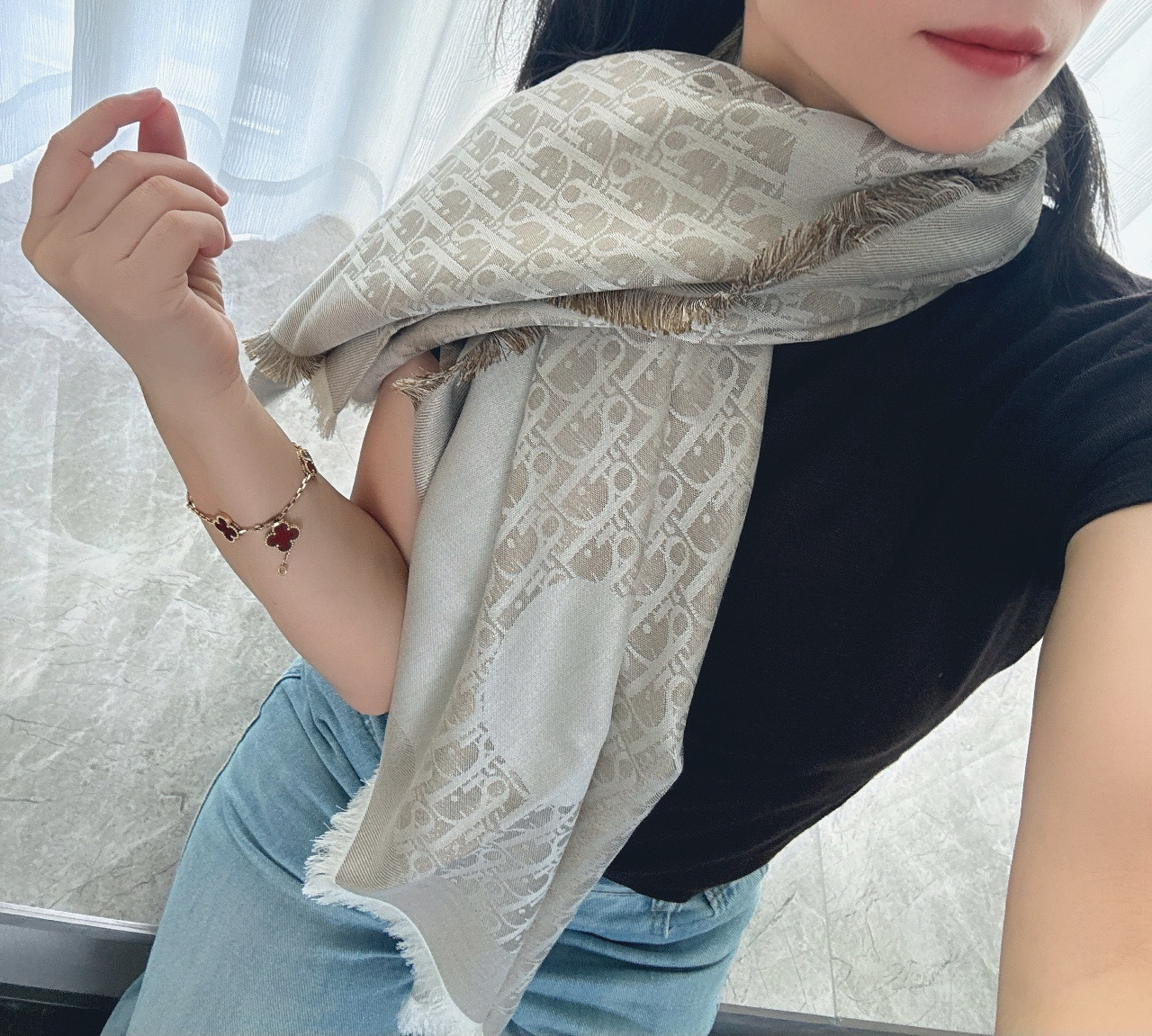 P【Dior质感好牛，超赞小披肩~！】手感巨NB，蓬松柔软，奢华有质感！！尺寸规格：120cm*120c