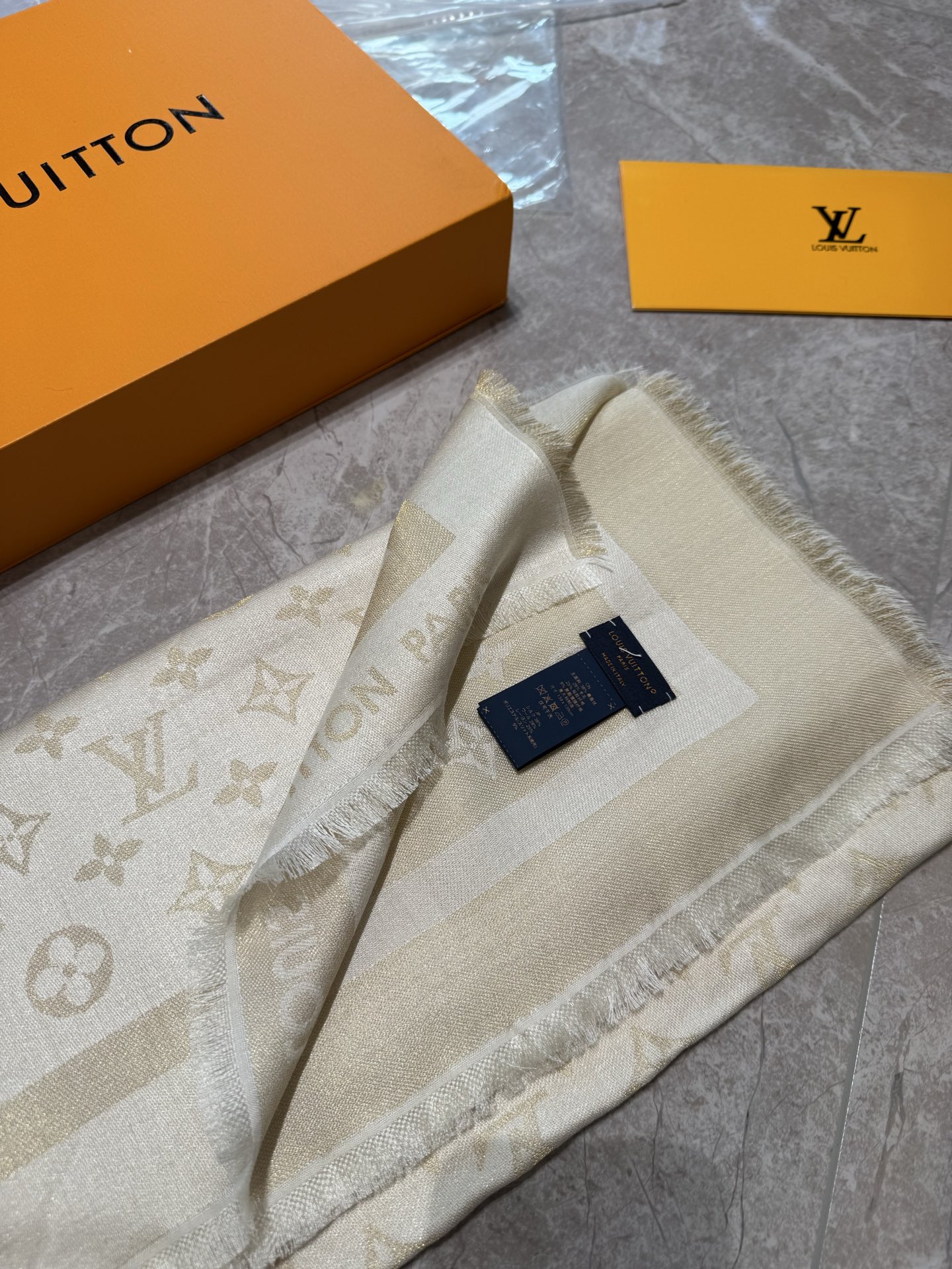 P🥤皇室LV路易威登极品硬货❗️品质好到几宿都不能正常入眠[流泪]可以Pk专柜的最极品的品质❗️披肩向昔