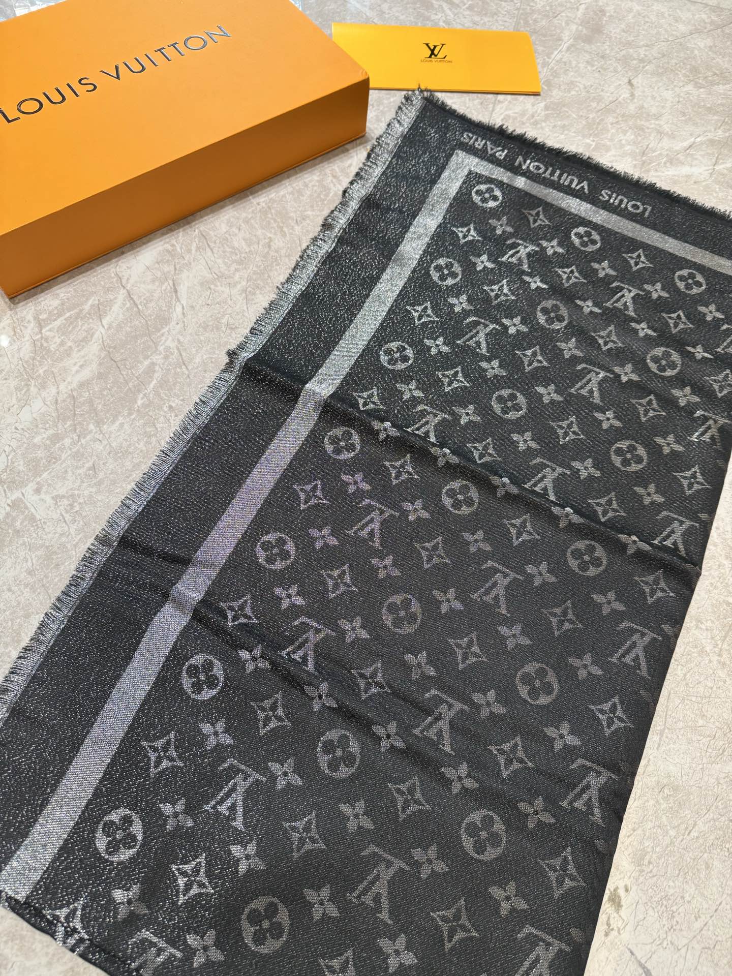 P🥤皇室LV路易威登极品硬货❗️品质好到几宿都不能正常入眠[流泪]可以Pk专柜的最极品的品质❗️披肩向昔