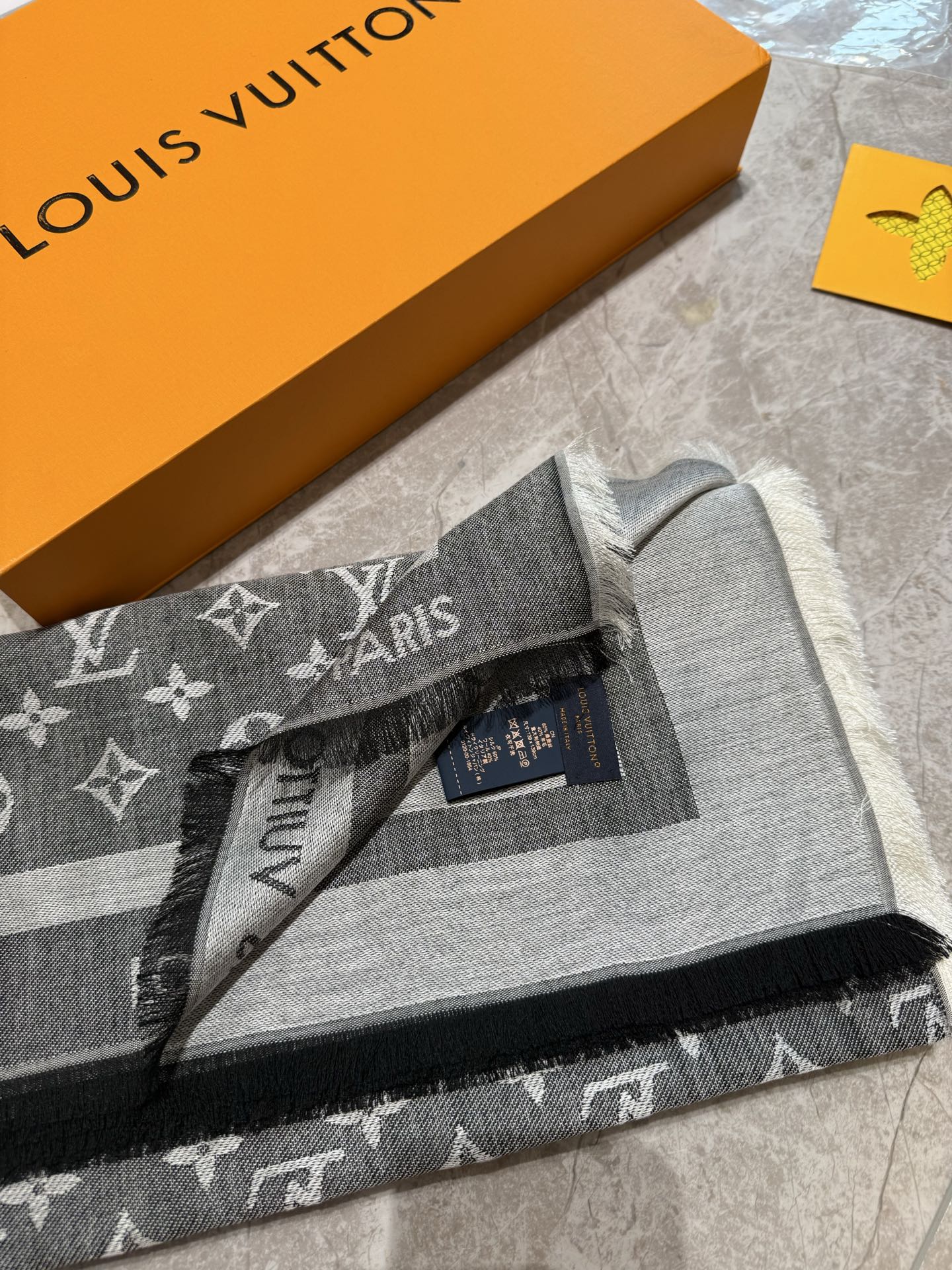 P🥤皇室LV路易威登极品硬货❗️品质好到几宿都不能正常入眠[流泪]可以Pk专柜的最极品的品质❗️披肩向昔