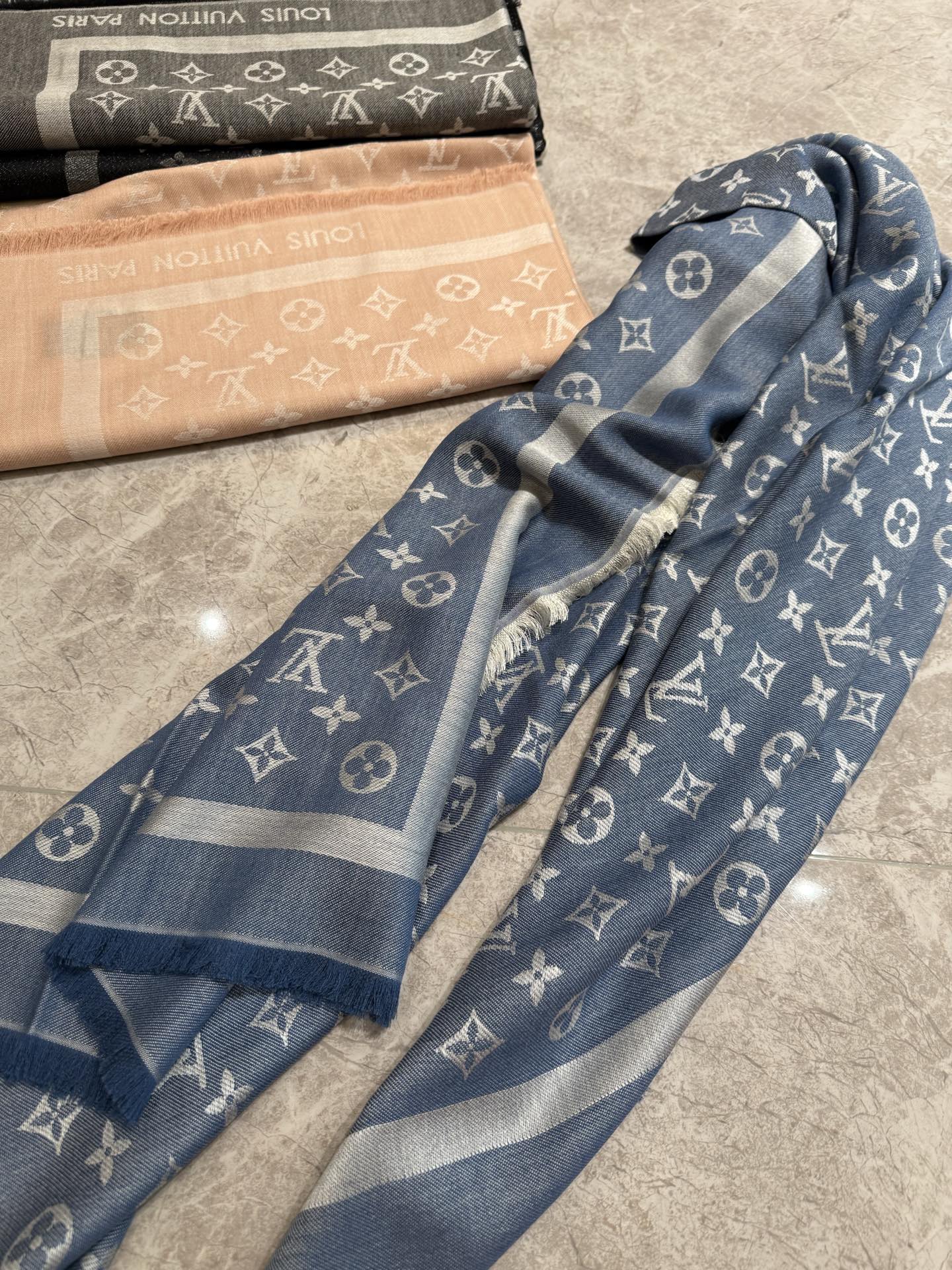 P🥤皇室LV路易威登极品硬货❗️品质好到几宿都不能正常入眠[流泪]可以Pk专柜的最极品的品质❗️披肩向昔