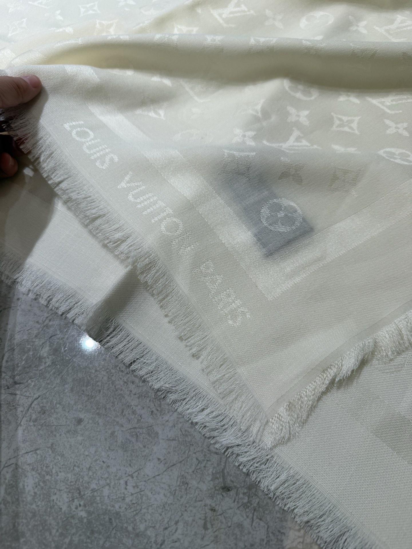 P🥤皇室LV路易威登极品硬货❗️品质好到几宿都不能正常入眠[流泪]可以Pk专柜的最极品的品质❗️披肩向昔