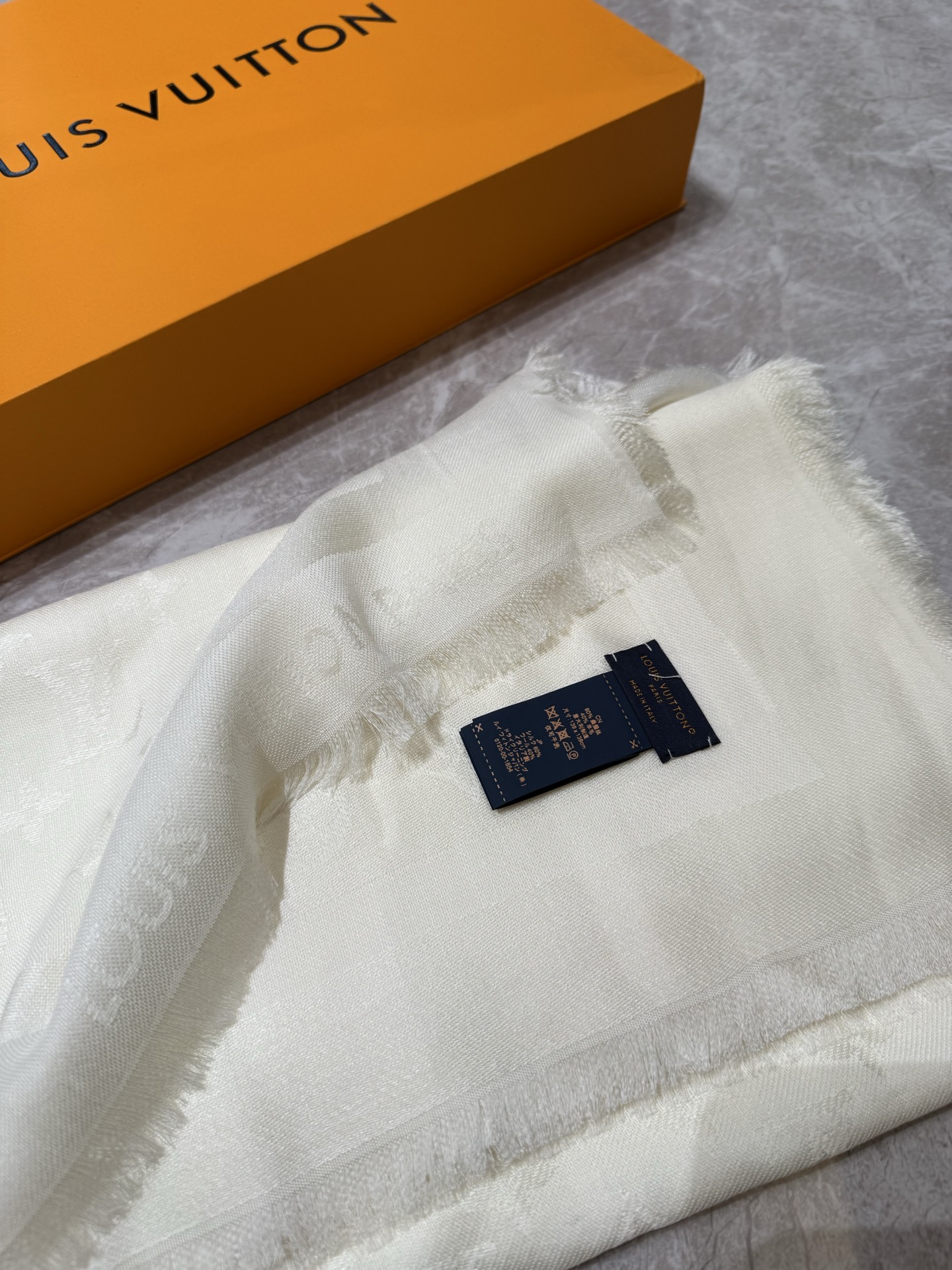P🥤皇室LV路易威登极品硬货❗️品质好到几宿都不能正常入眠[流泪]可以Pk专柜的最极品的品质❗️披肩向昔