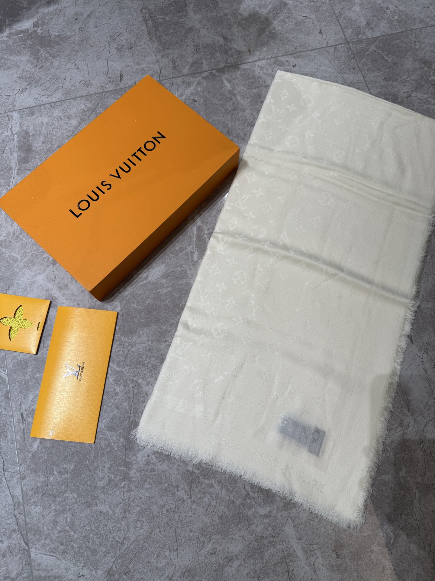 P🥤皇室LV路易威登极品硬货❗️品质好到几宿都不能正常入眠[流泪]可以Pk专柜的最极品的品质❗️披肩向昔