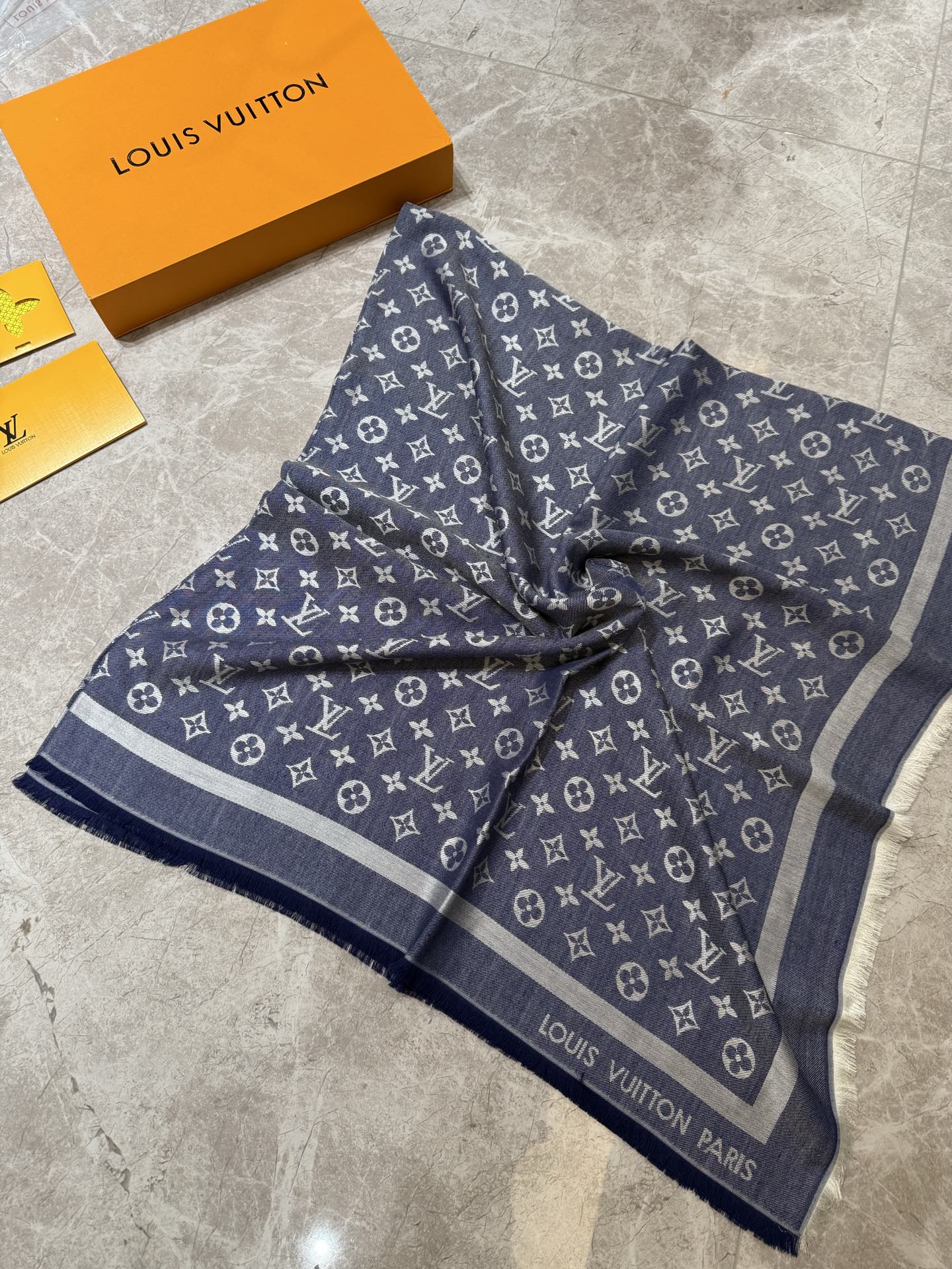 P🥤皇室LV路易威登极品硬货❗️品质好到几宿都不能正常入眠[流泪]可以Pk专柜的最极品的品质❗️披肩向昔