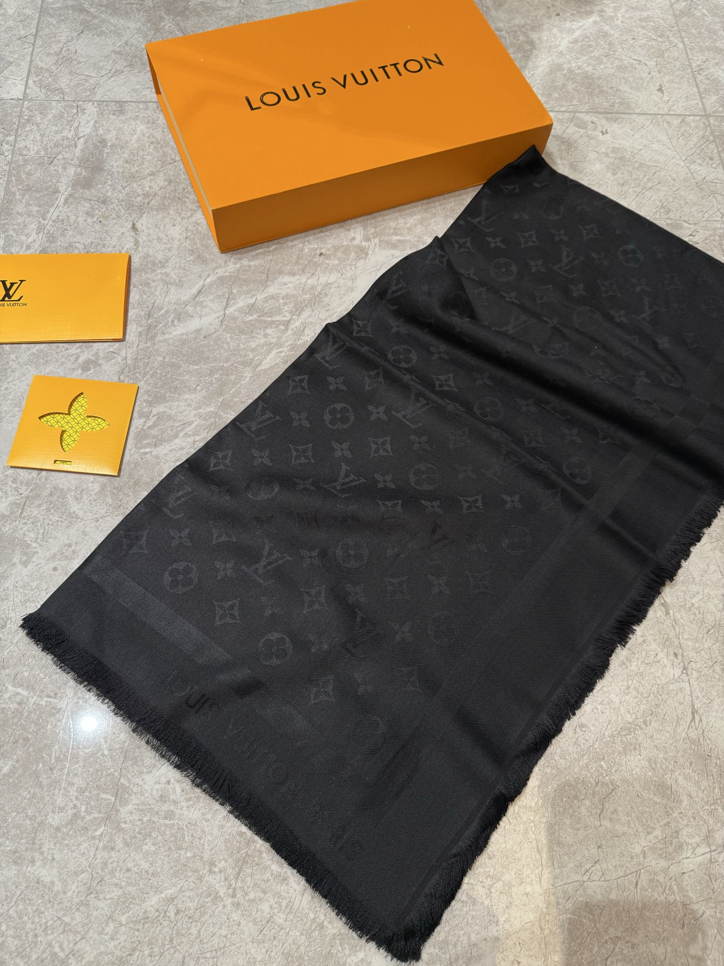 P🥤皇室LV路易威登极品硬货❗️品质好到几宿都不能正常入眠[流泪]可以Pk专柜的最极品的品质❗️披肩向昔