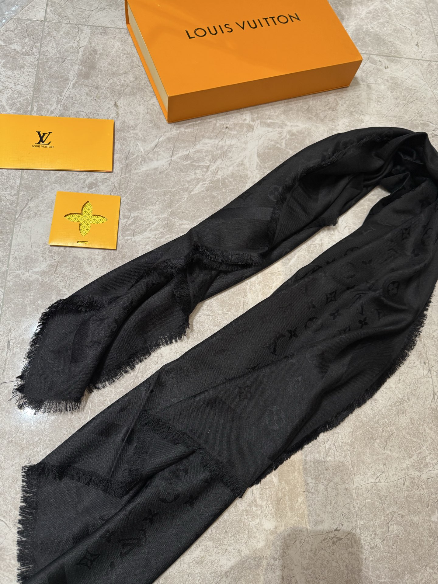 P🥤皇室LV路易威登极品硬货❗️品质好到几宿都不能正常入眠[流泪]可以Pk专柜的最极品的品质❗️披肩向昔